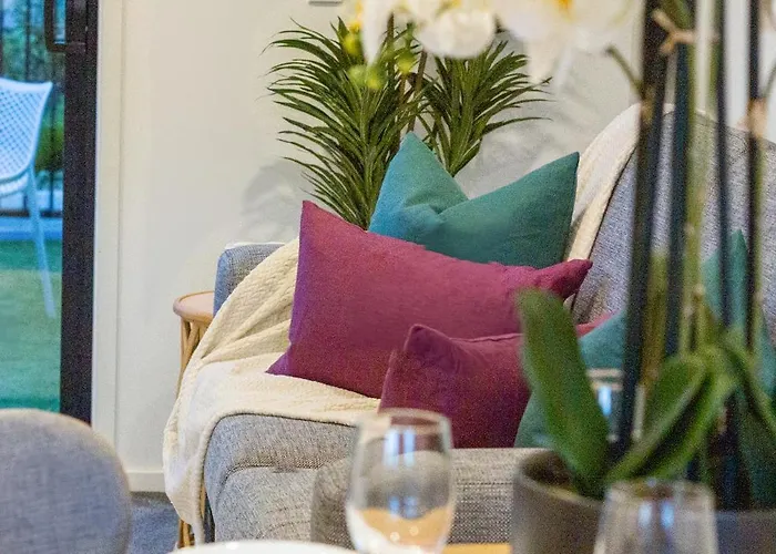 Urban Elegance - 2 Bed, 2 Bath In The Cbd