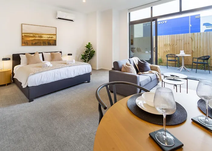 Single Level Studio, Cbd Escape: King Bed