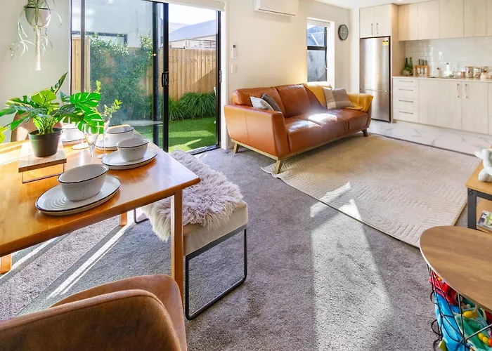 Gorgeous In Green - 2 Bed Central Oasis W/King Bed