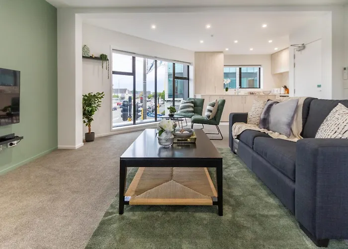 Chic 3-Br Cbd Gem In Christchurch: Prime Location