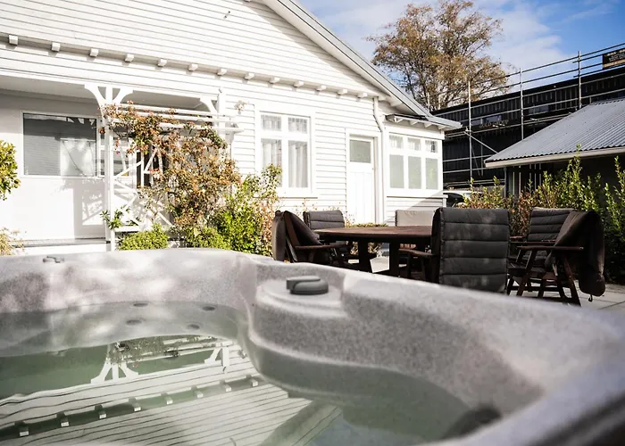 Charming 1920S Villa On Bealey Ave