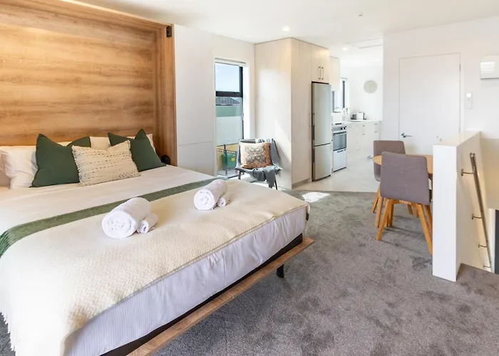 Upper Studio Perfection: 8 Wilmer St. Gem
