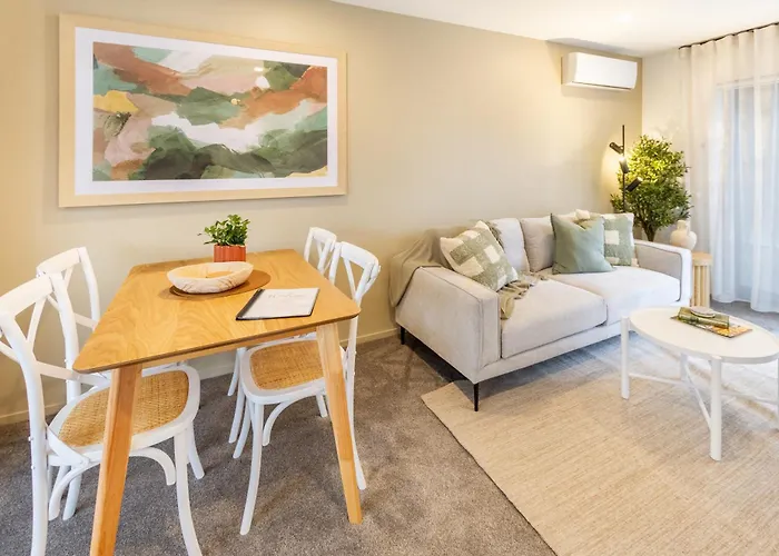 Ideal Location In Central City - 2 Bed City Views