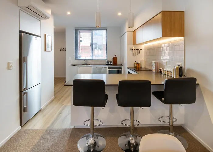 Central 2Br Townhouse With Free Carpark