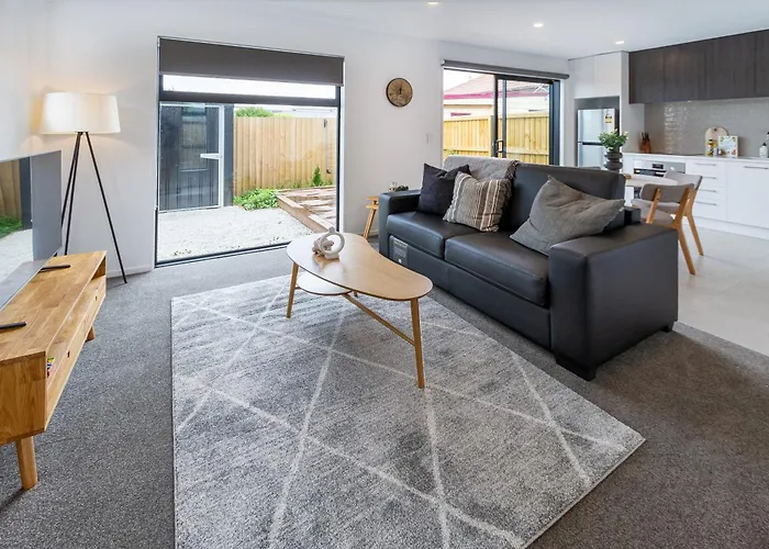 2Br Townhouse: Cosy, Close To City, Car Park