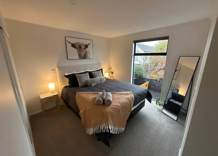 Luxury 2 Bedroom Hideout Near Cbd,Merivale Mall