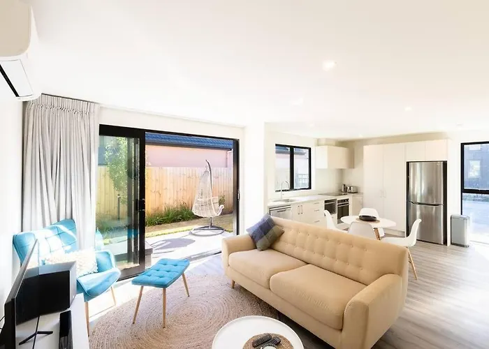 Brand New, Private & Central Townhouse