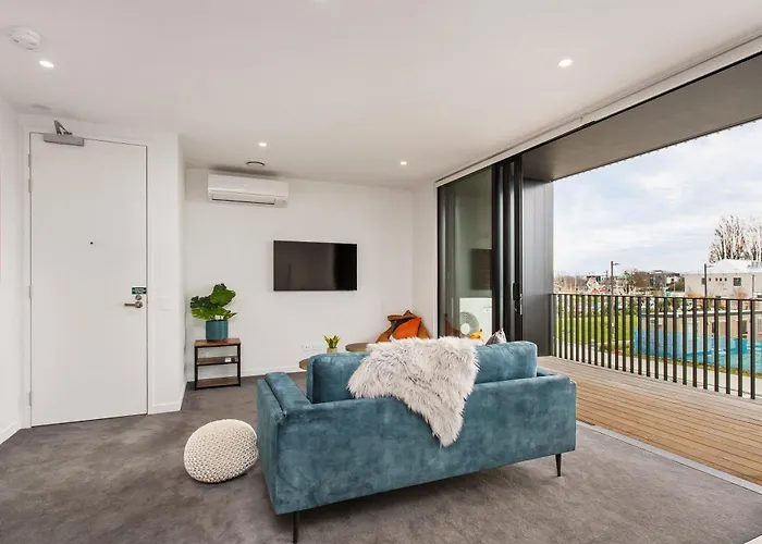 Cbd Location Sunny Warm Free Off Street Parking