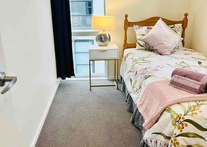 City Fringe Private Room - Your Urban Escape!