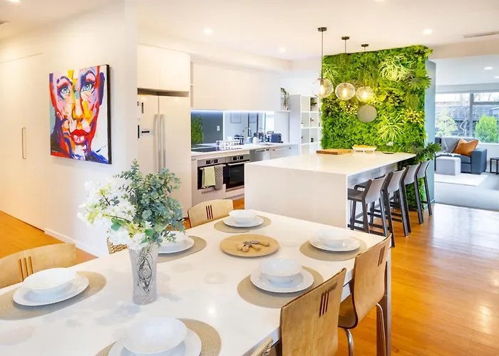 Private Family City Retreat, Sleeps 8
