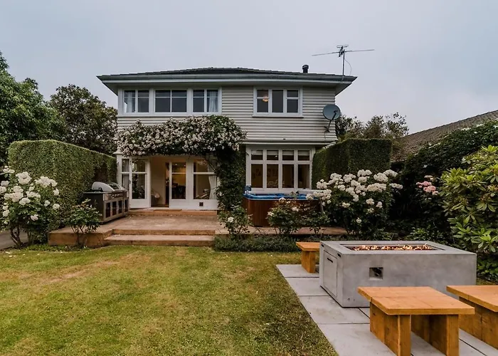 Grand Old Mansion - Sleeps 12