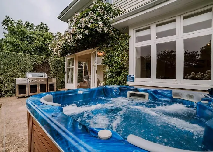 Ultimate Lux Villa In Merivale - Sleeps 16