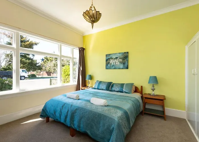 Cosy And Quiet Vintage Retreat
