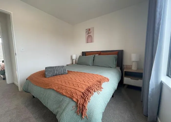 New And Serene Two Bedroom Townhouse Close To Cbd