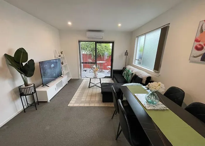 Cosy And Stylish Single Level 2 Bed Home Near Cbd