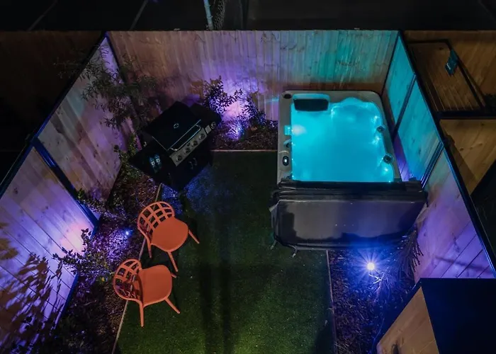 High Roller Luxury Casino Suite & Hot Tub