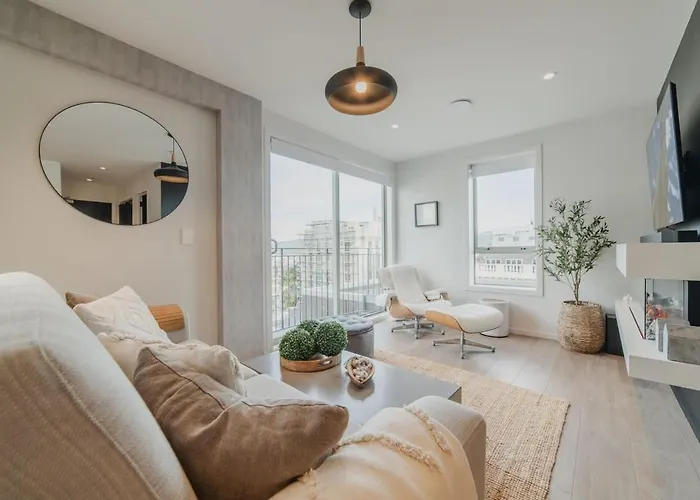 Penthouse Perfection - 2Br Elegance On Worcester St