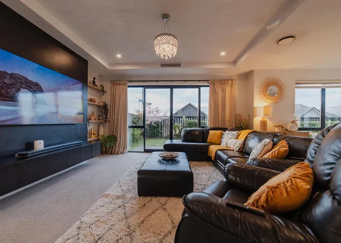 Sunlit Sanctuary With Private Patio In Wigram