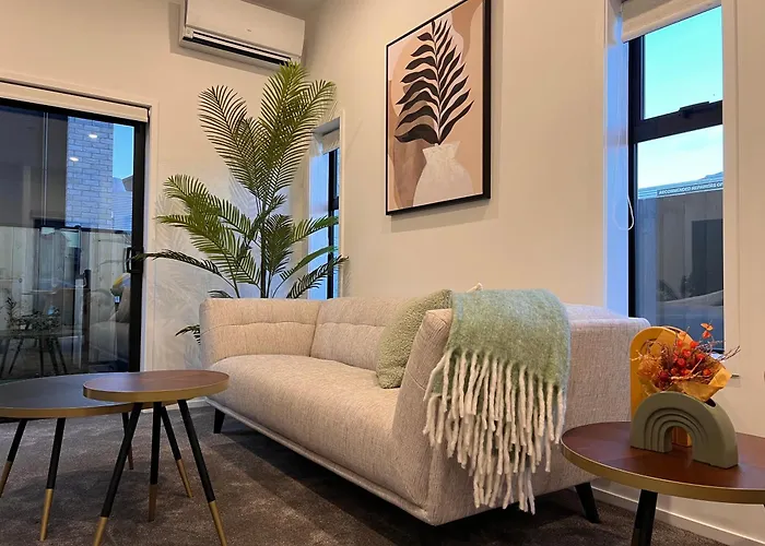 Incredible Luxury 3 Floors Townhouse High Ceiling