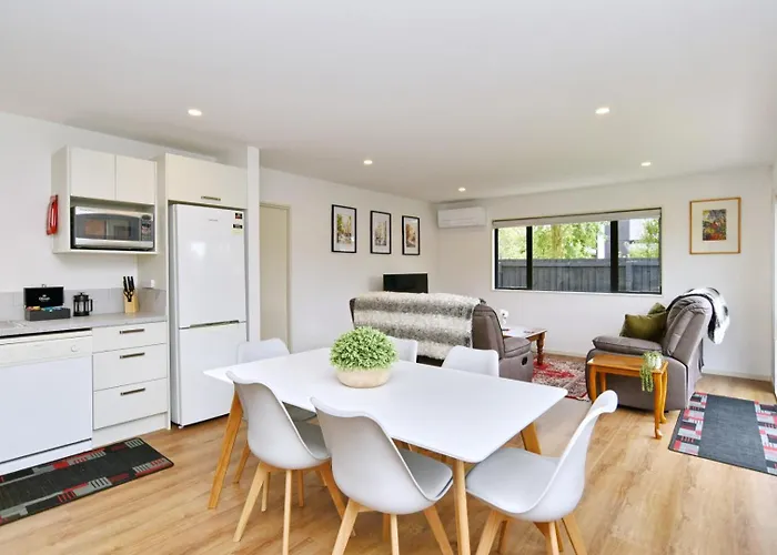 Broadbent Townhouse - Christchurch Holiday Homes