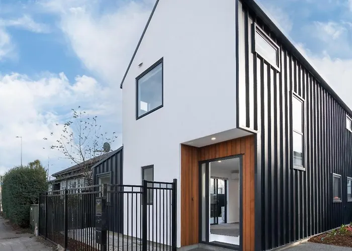 Brand New Close To Cbd 3 Bed 3 Bath With Garage