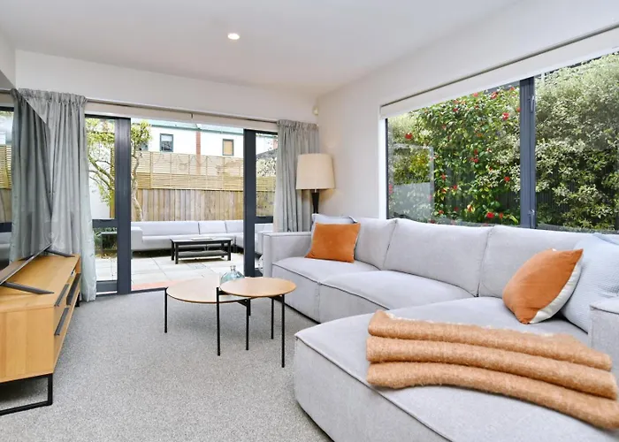 Ely Street - Christchurch Holiday Homes