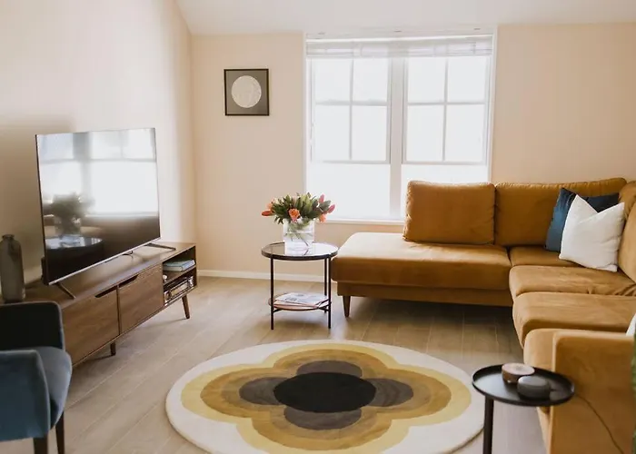 Charming City Central Coach House