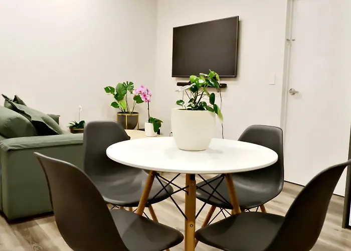 Modern Home With 2 Ensuites Only 17 Minutes To City And Chc Airport