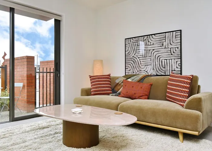 188 On Hereford- Central City Apartment