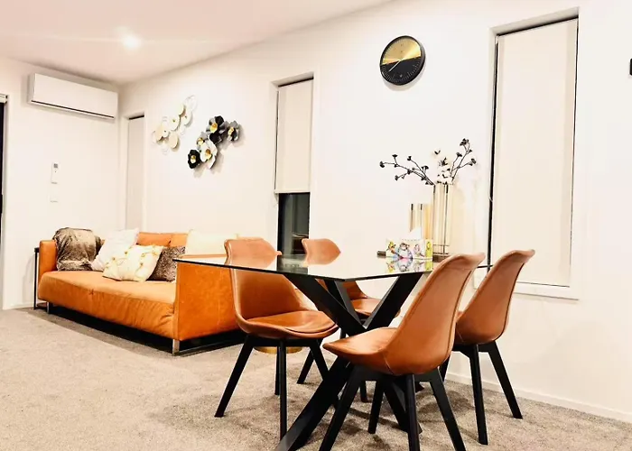 Elite Escape-Luxury Townhouse City Center, Chc