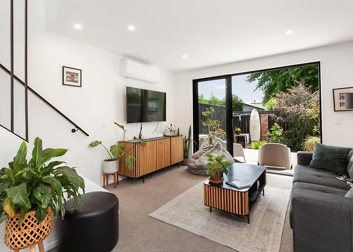 Stylish Rental Merivale - 2Br Home