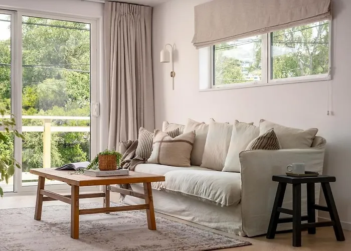 Riverside Retreat On Terrace