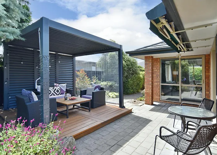 Stay At Puhara - Parklands Escape