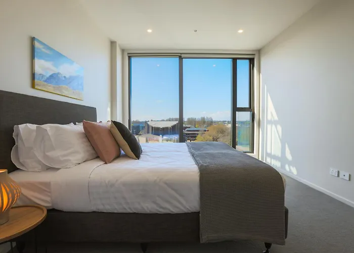 Luxury 2 Bedroom Cbd Apartment With Free Parking