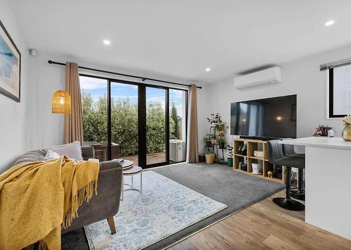 Charming 2-Bedroom Townhouse
