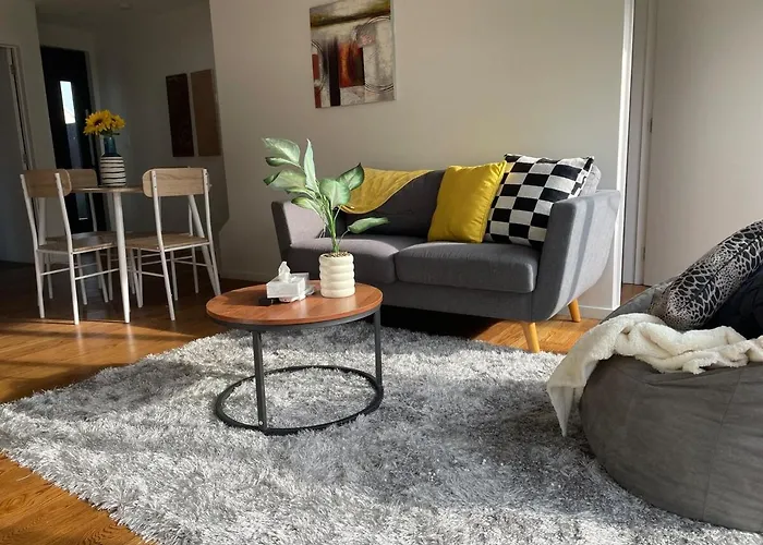 Addington - Apartment Near The City!