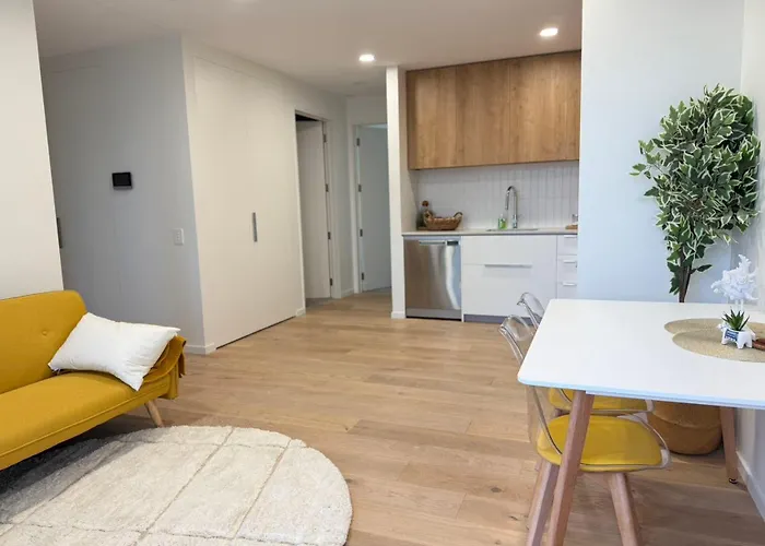 Central City River Side Oasis With Free Parking