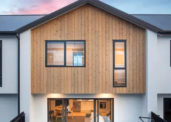 Stylish Townhouse With Hot Tub