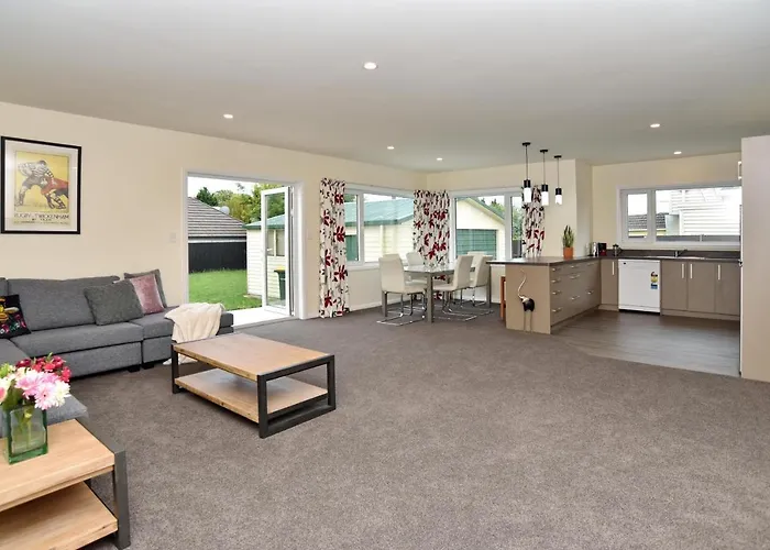 Weston Villa - Spacious & Family Friendly - Bookahome
