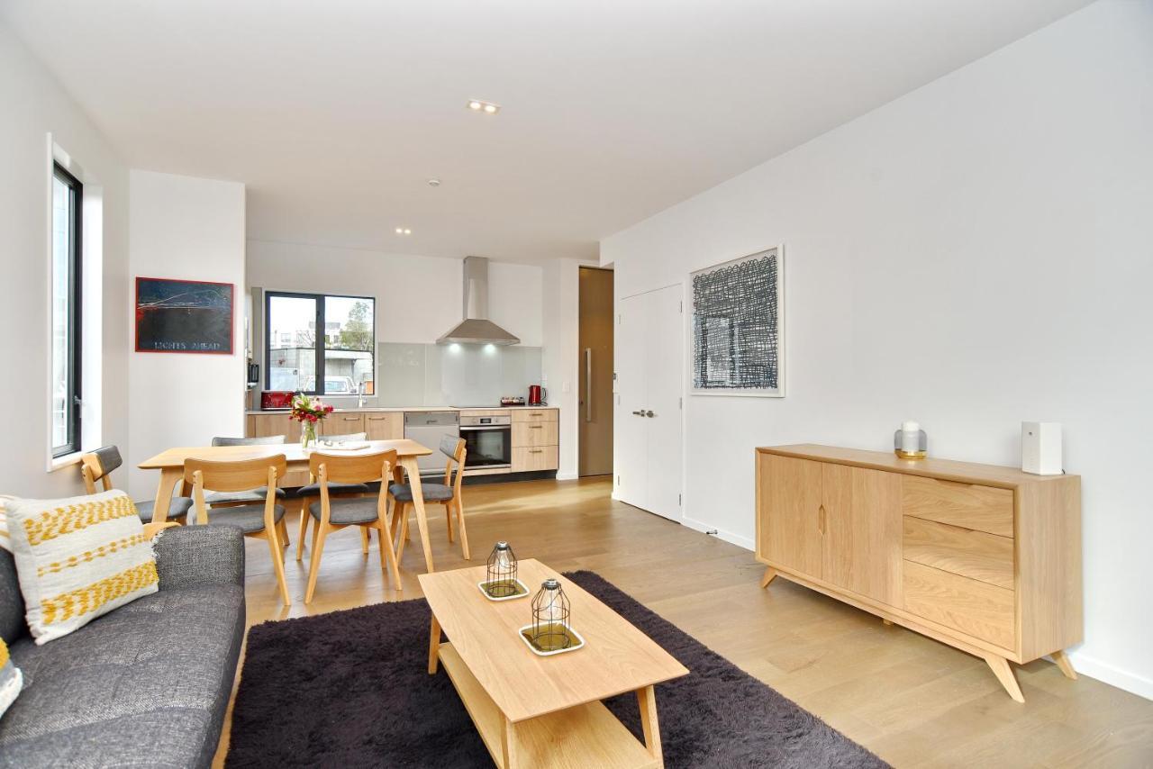 Salisbury Style - Modern - Homes Apartment