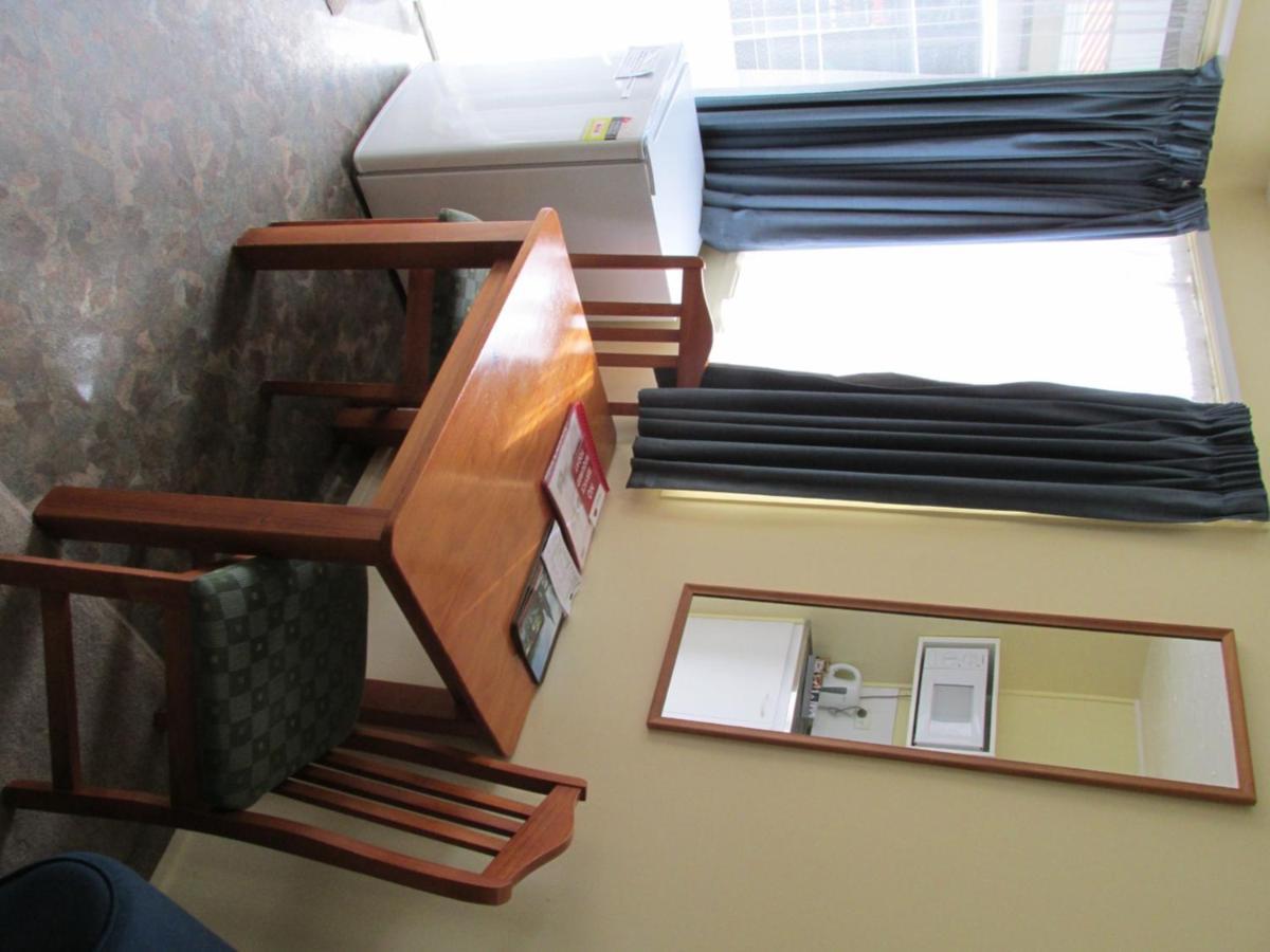 Airport Motel 4*