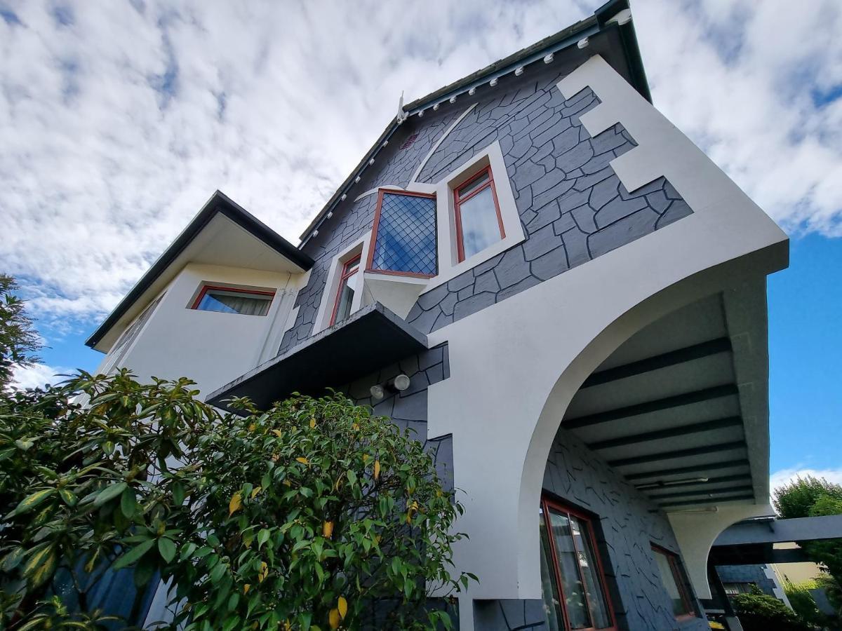 Amross Court Motel 4*
