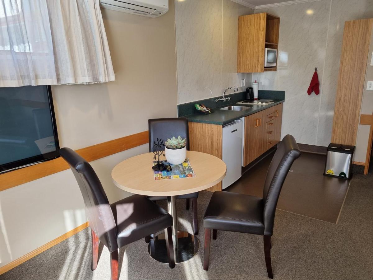 Amross Court Motel