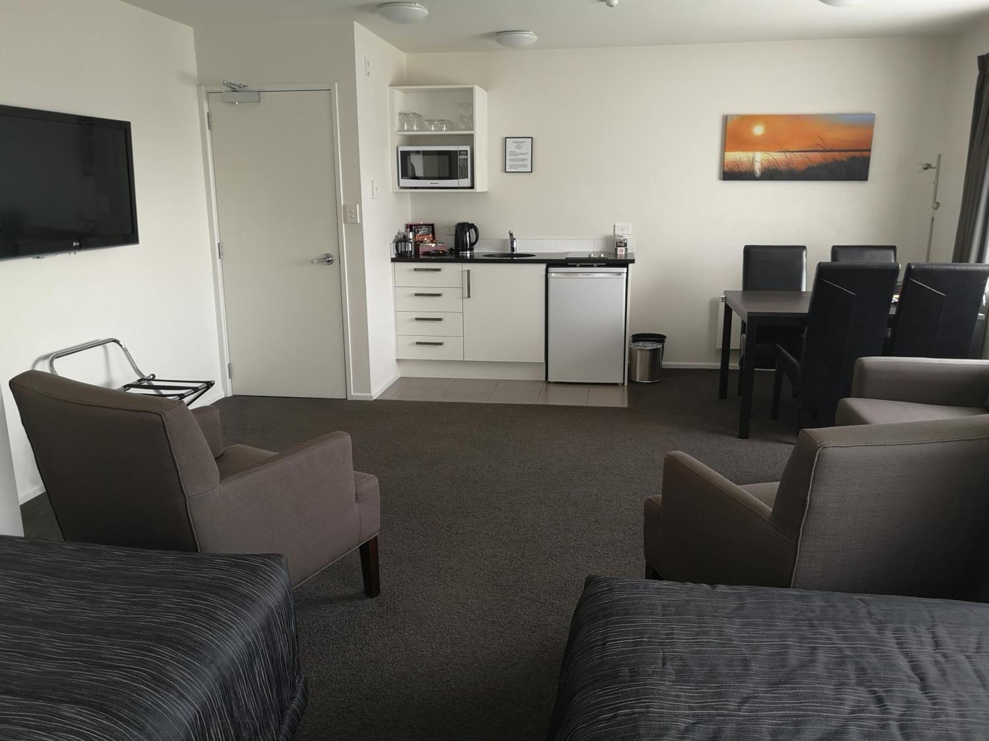 Motel Airport Palms 4*