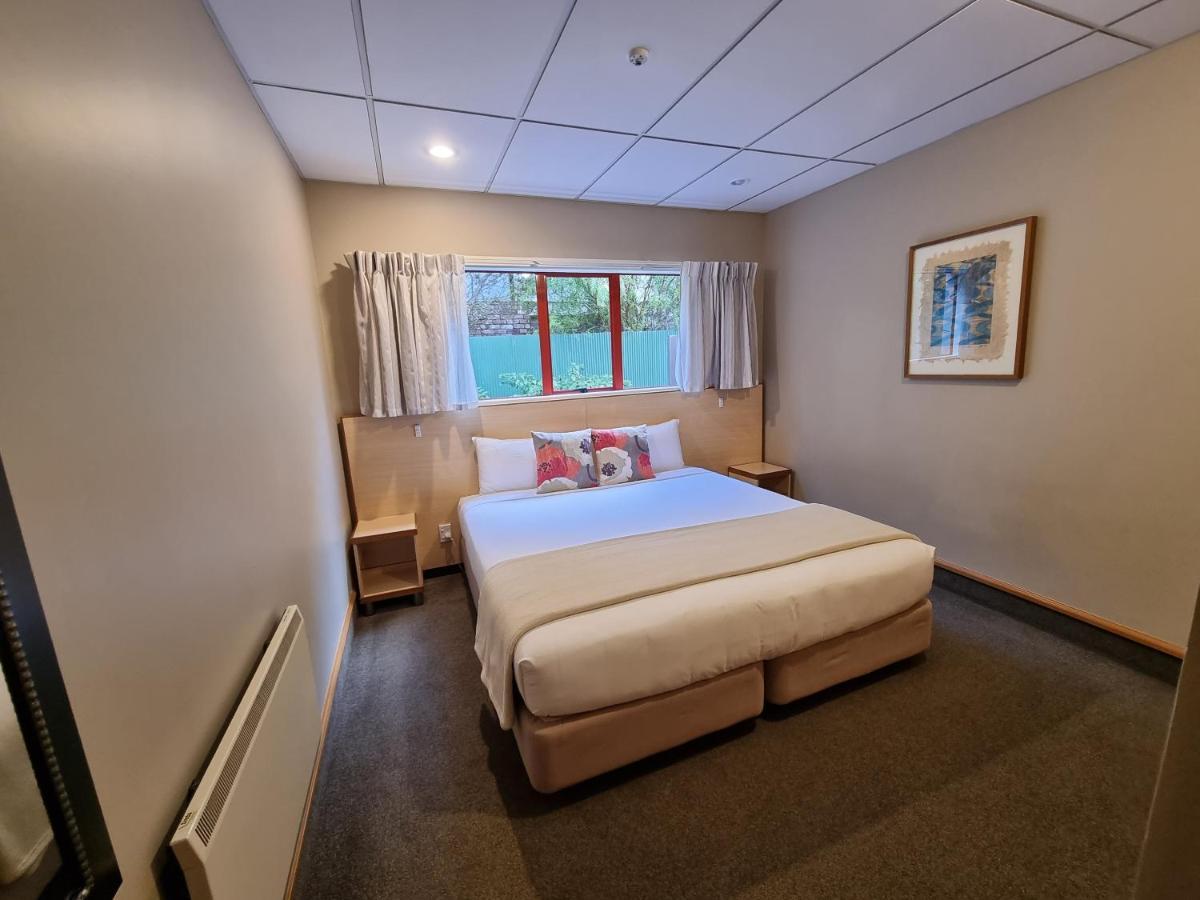 Amross Court Motel