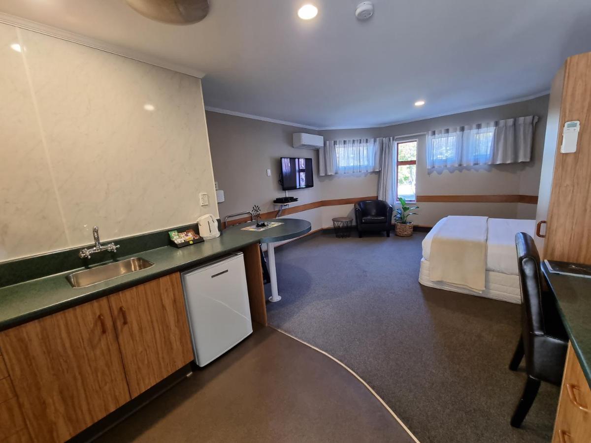 Amross Court 4*