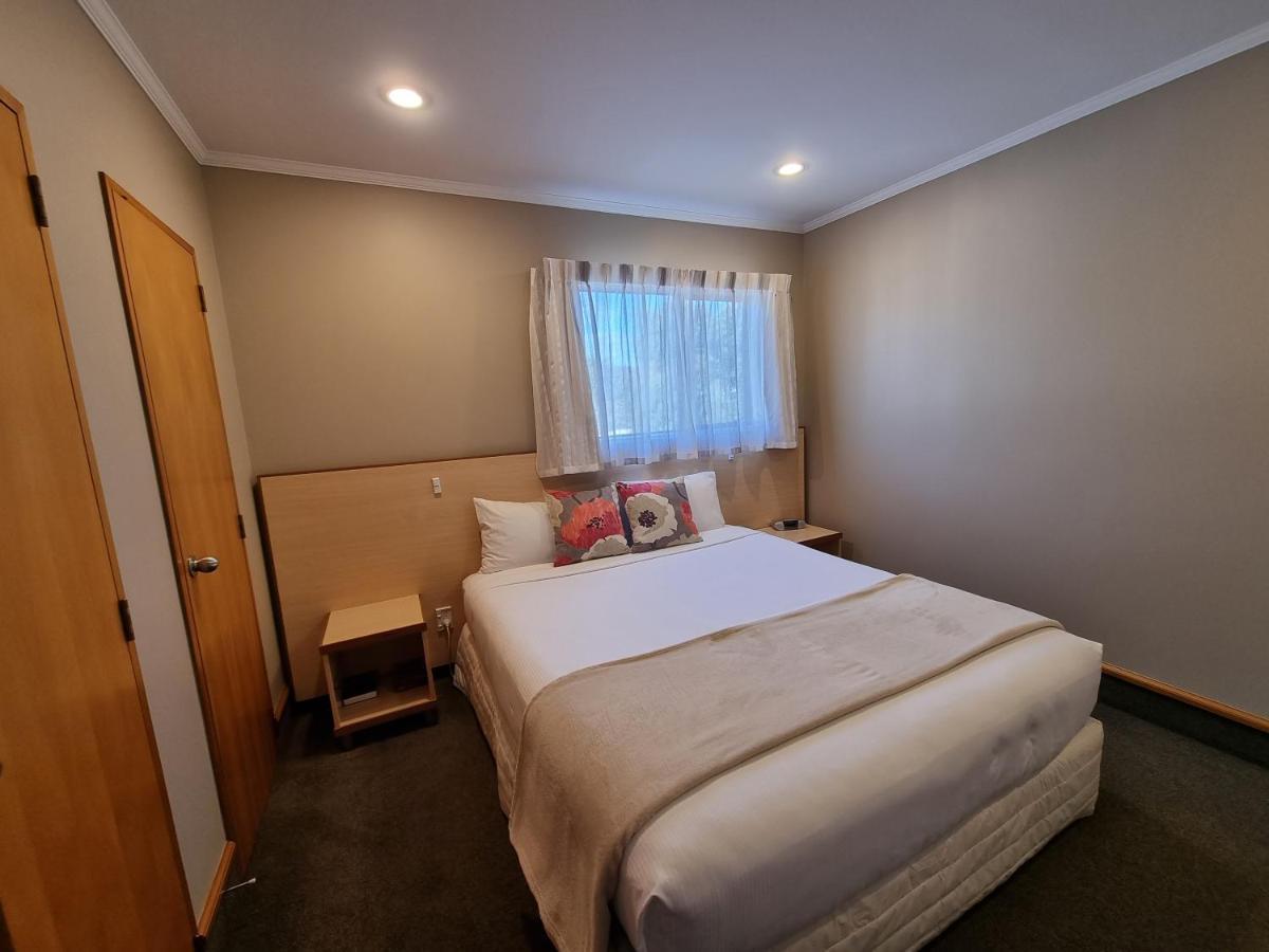 Amross Court 4*