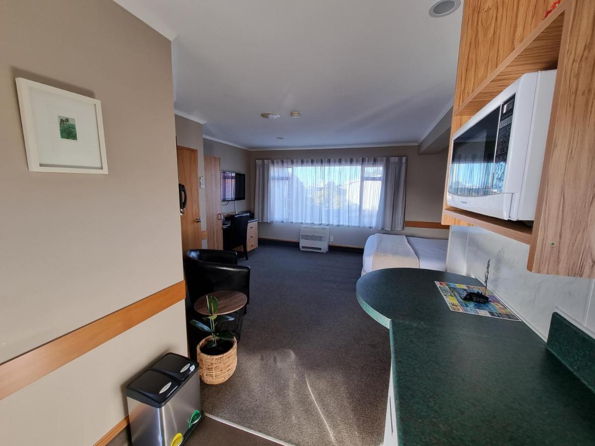 Amross Court Motel