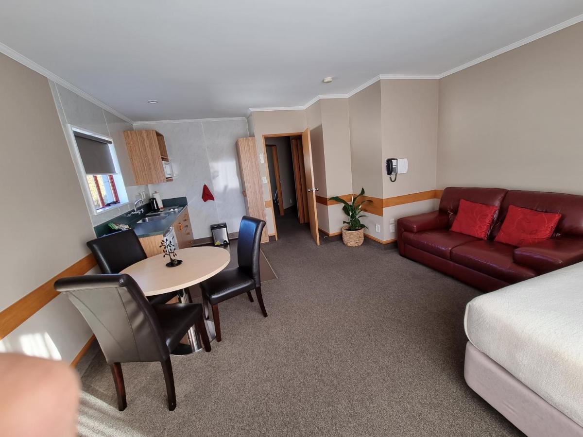 Amross Court Motel