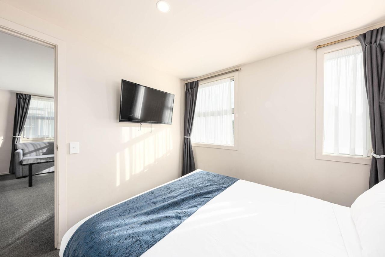 311 Riccarton 5*